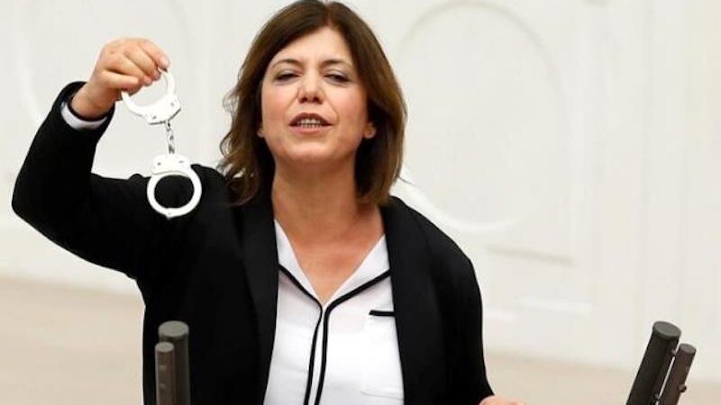 HDP’li Milletvekili Beştaş’tan, Bakan Bozdağ’a: Gazeteciler neden gözaltında?