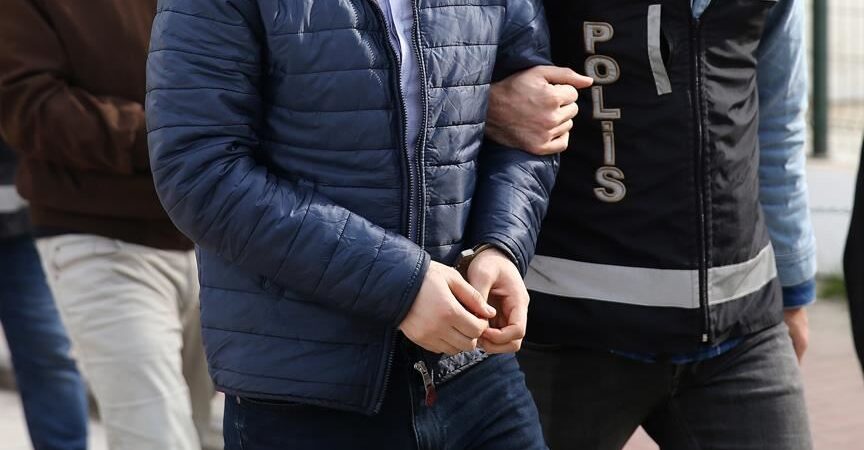Ankesörlü telefondan arandıkları gerekçesiyle askeri öğrencilere gözaltı