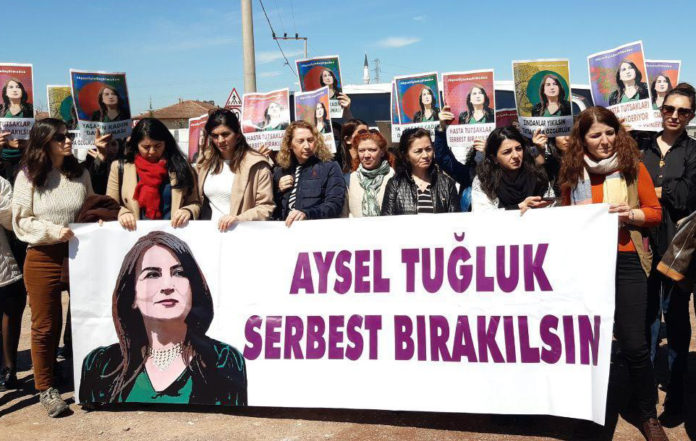 Adli Tıp zulümde ısrarlı:  Demans hastası Aysel Tuğluk için ‘cezaevinde kalabilir’ raporu