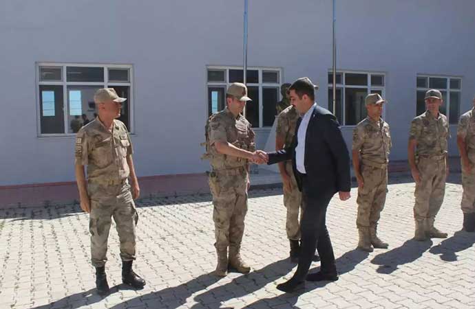 AKP İl Başkanını askeri törenle karşılayan komutan görevden alındı