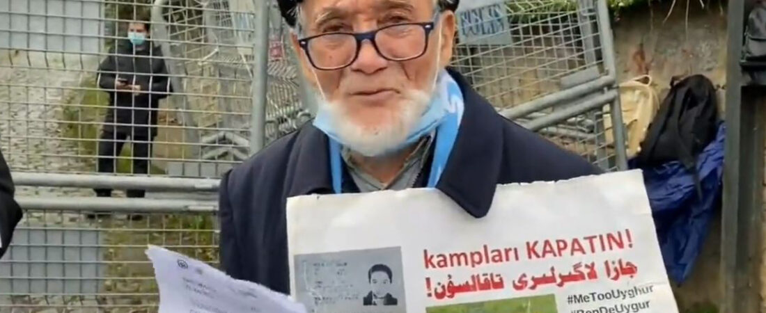 Uygur dede Çin’i protesto etti: Eyüp Sultan’da polisten yumruk yedi, parmağı kırıldı
