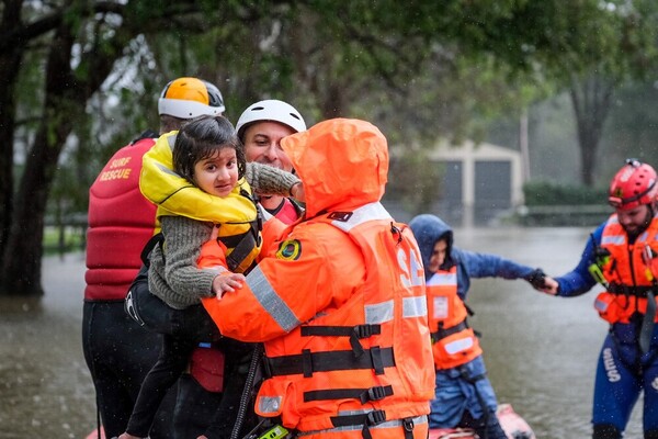 Sydney’deki şiddetli yağış, hayatı olumsuz etkiliyor: 30 binden fazla vatandaşın tahliyesine yol açtı