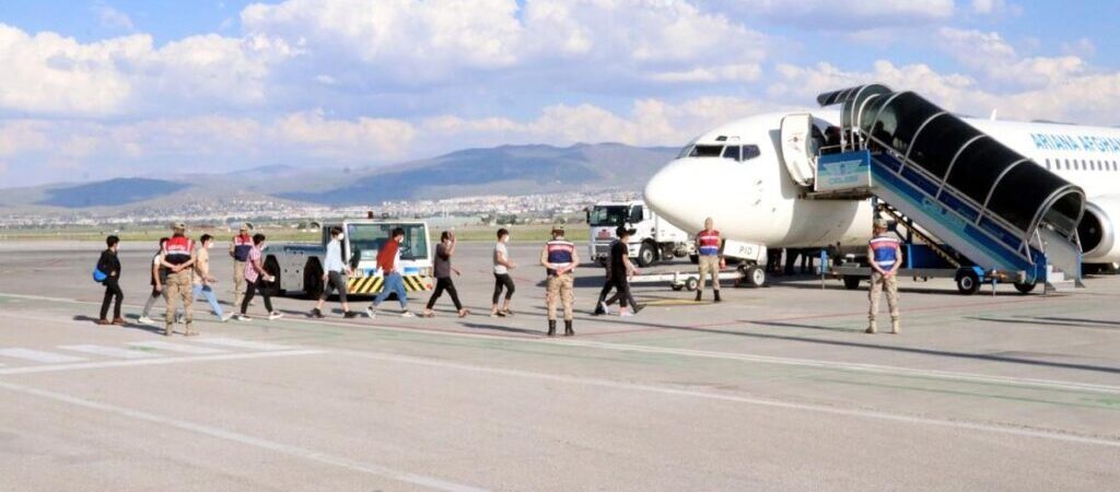 Türkiye, 6 ayda 52 bin düzensiz göçmeni ülkelerine gönderildi