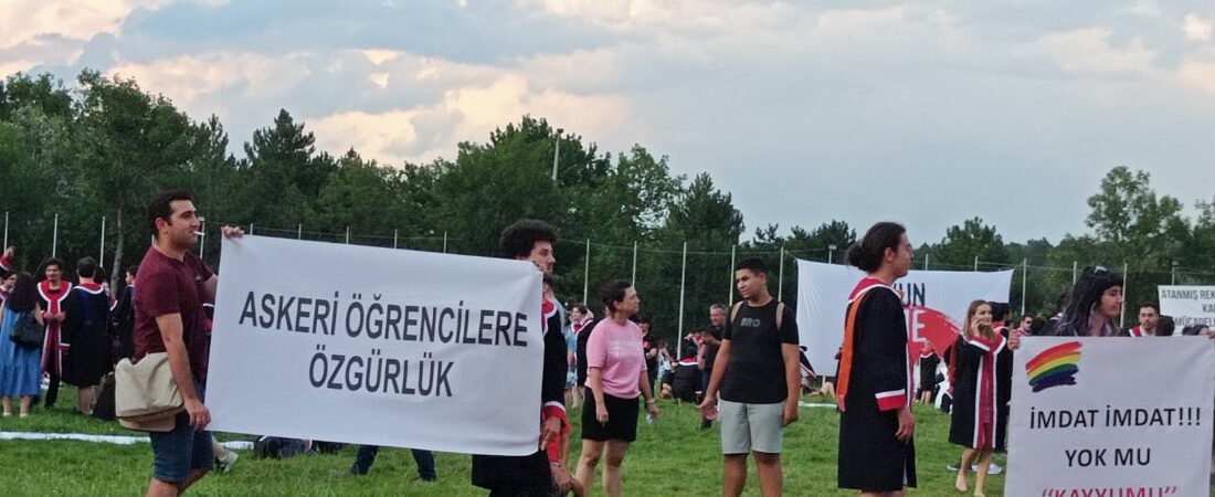 Rektörün yasağını dinlemediler: ODTÜ’lüler ‘Devrim Stadyumu’nda mezuniyet törenini gerçekleştirdi