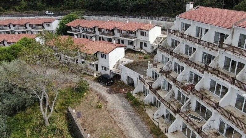 Metro Holding’in firari patronu Galip Öztürk’ün işlettiği otel yağmalandı