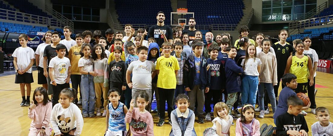 Pazar günü Frankfurt Kitap Fuarı’nda konuşacak: Enes Kanter, Atina’dan Erdoğan rejimine mesaj verdi