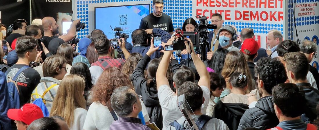 Frankfurt Kitap Fuarı’na katılan Enes Kanter: Keşke tenkil müzesini senatörlere de gösterebilsem