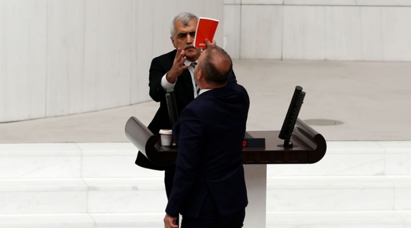 AKP’li ve MHP’liler, “Vicdansızlar muktedire hizmet eder” diyen Gergerlioğlu’nun üstüne yürüdüler