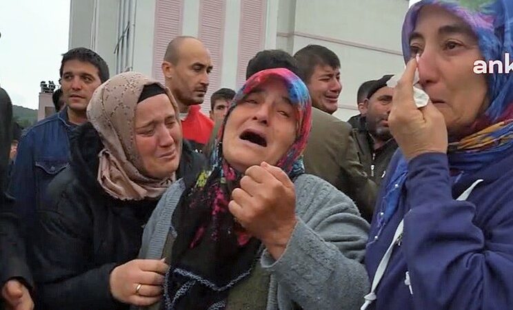 Göçük altında oğlunu umutla bekleyen Nebile Bulut acı haberle yıkıldı