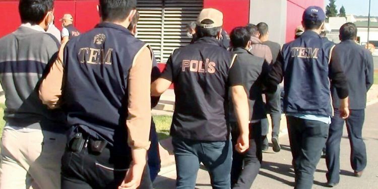 Yardım severlere operasyona tepki: Uyanın, yarın nefes aldığınız için tutuklanacaksınız