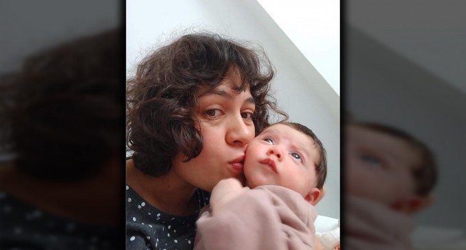 Gözaltındaki gazetecinin 45 günlük bebeği saatlerdir beslenemiyor