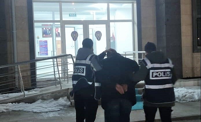 Cadı avının polislerinden skandal sorgu: AVM’ye girerken montun neden şişkindi?