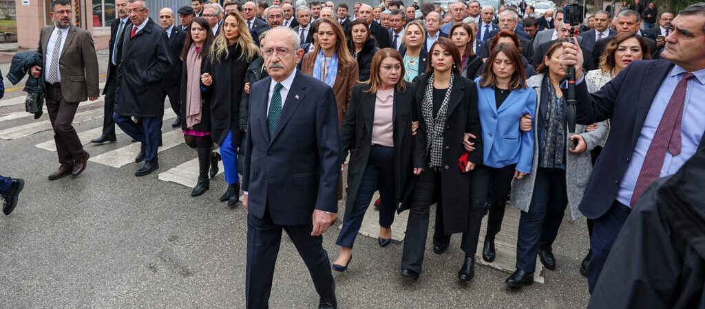 Kılıçdaroğlu, Adalet Bakanlığı önünde: Evlatlarımız için adalet istiyoruz