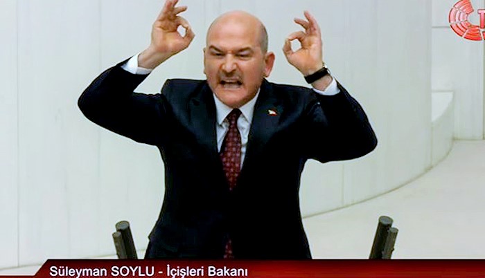 Soylu ‘ya, ‘TBMM’de parmak sallama’ diyen CHP’li Altay: Elinden geleni ardına koyarsan şerefsizsin