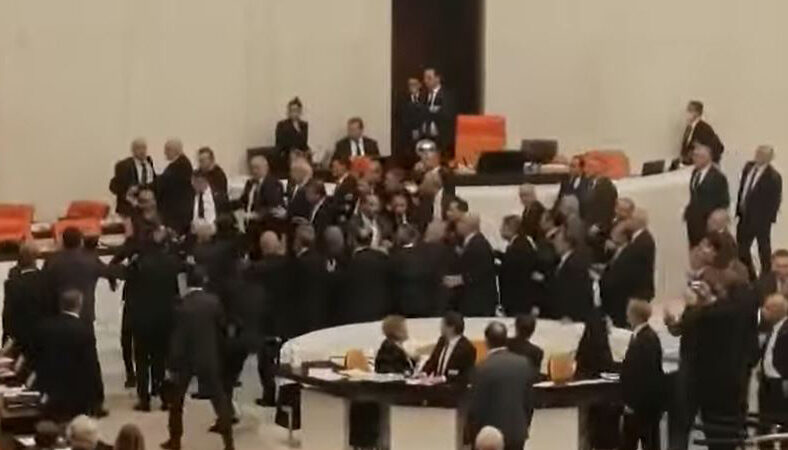 AKP ve İYİ Partili vekiller arasında yumruklu kavga: Başı yarılan İyi Parti’li Örs yoğun bakıma alındı
