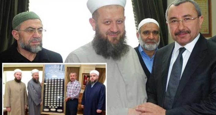 AKP’li Başkan, 6 yaşındaki kızını evlendiren Yusuf Ziya Gümüşel’i makamında ağırlamış!