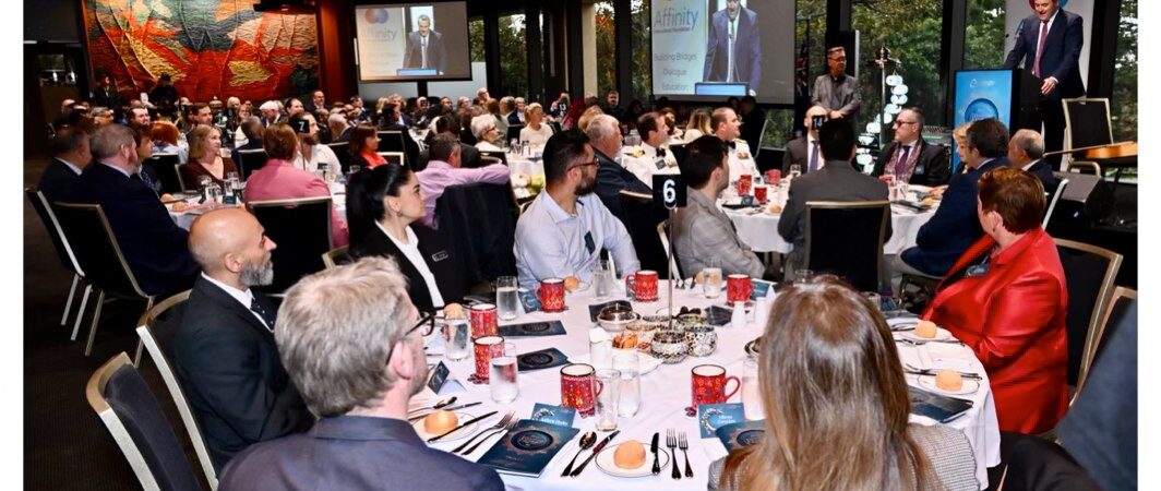 Dostluk iftarında konuşan Bakan Kamber: Affinity, bizleri barış, hoşgörü ve karşılıklı saygı içinde bir araya getiriyor