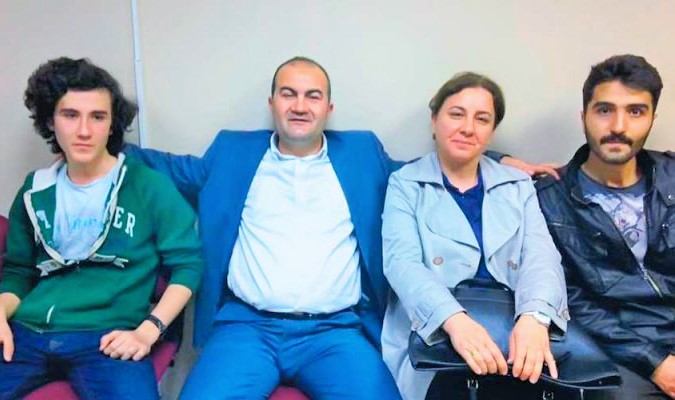 ‘Polisler tahliye oldu, hani eşim darbe yapmıştı!’