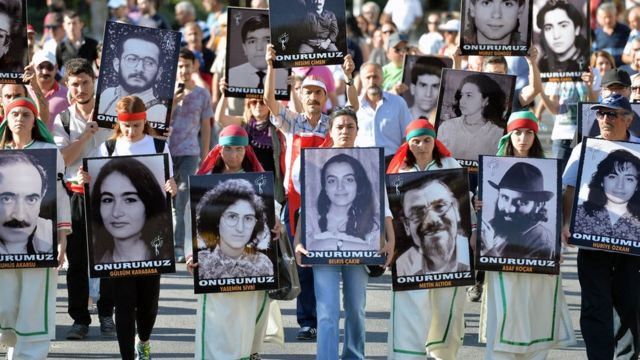 Sivas Katliamı’nda hayatını kaybedenler, Madımak Oteli önünde anıldı