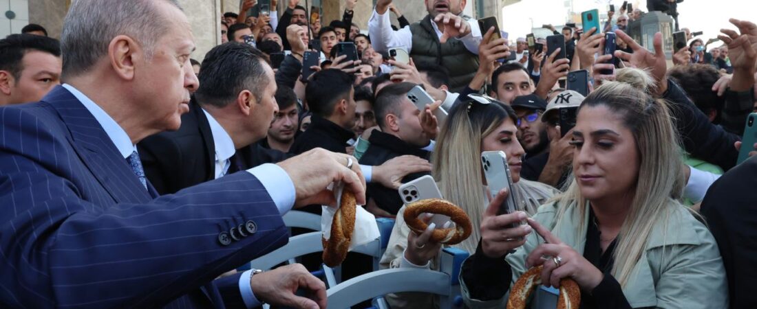 Erdoğan’ın 31 yıl önceki çay-simit hesabı: ‘Bu zalim yönetim, bu aziz millete 1 bardak çayla 1simidi bile layık görmüyor’