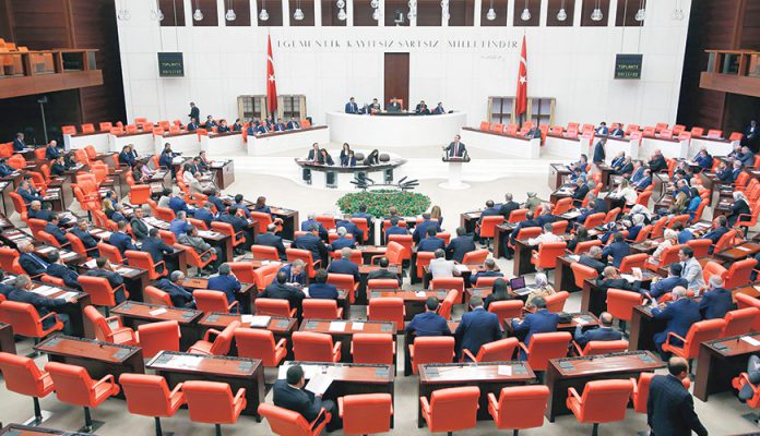 Meclis’te muhalefeti susturacaklar
