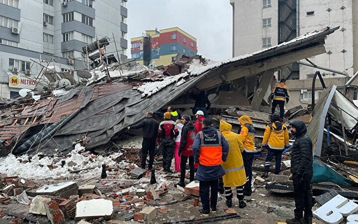 Milletvekili Şahin yardım çağrısı: Hatay’da cenazelerimiz kaldırımlarda kalıyor, AFAD yok!