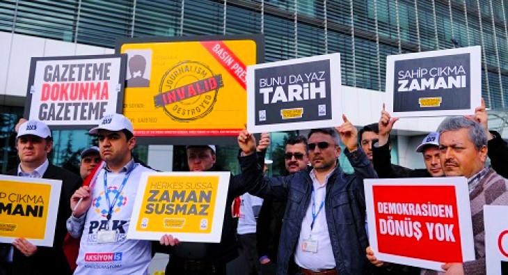 Türkiye’de 35 gazeteci için gözaltı kararı