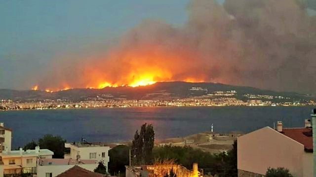 Çanakkale’deki orman yangını büyüyor: 9 yerleşim yeri boşaltıldı