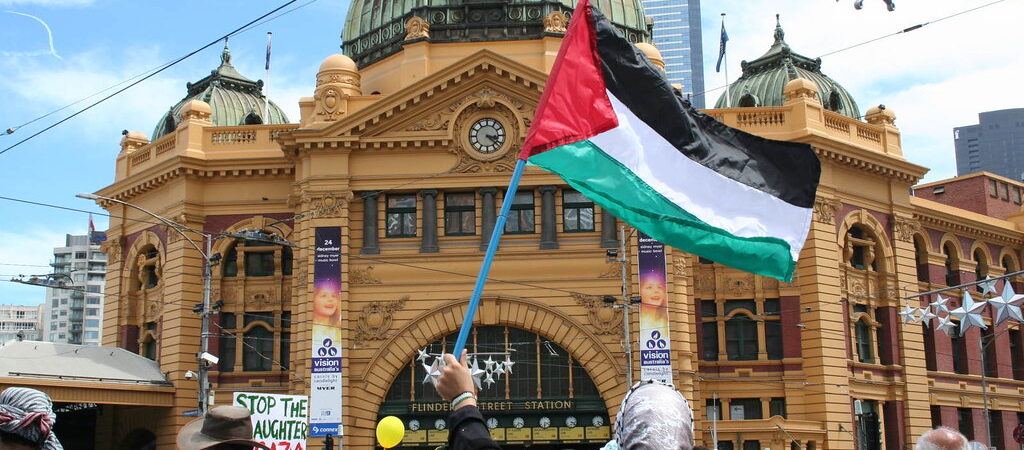 Melbourne’de on binlerce kişi Filistin’e destek