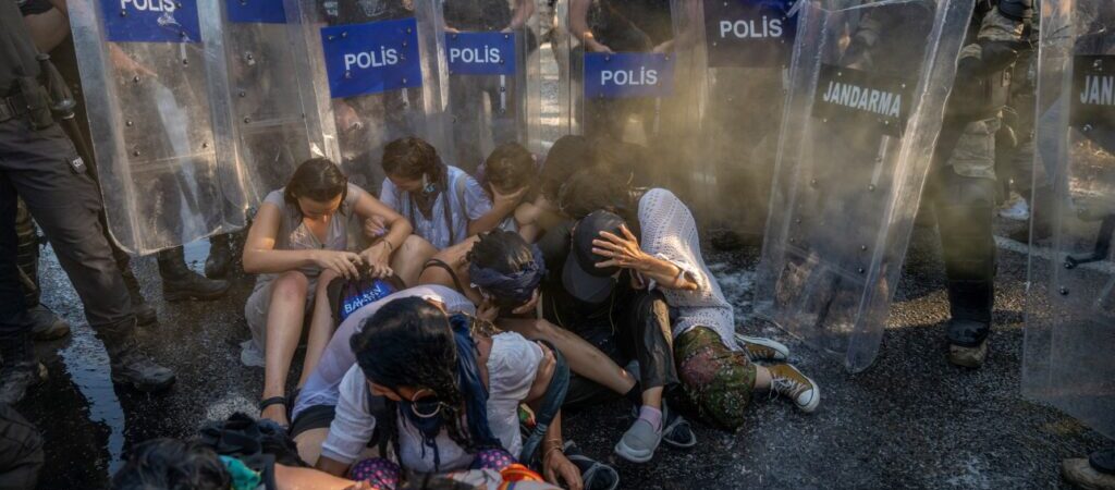 Akbelen’deki orman katliamına direniş polis ablukasında sürüyor: Çok sayıda gözaltı var