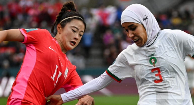 Dünya Kupası’nda başörtülü ilk futbolcu: Nouhaila Benzina