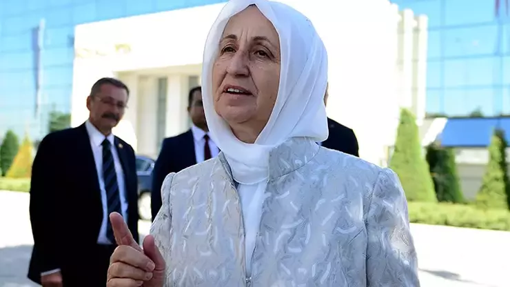 Akın İpek duyurdu: 78 yaşındaki Annesi Melek İpek tutuklandı