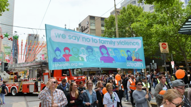 Melbourne’de aile içi şiddete karşı protesto