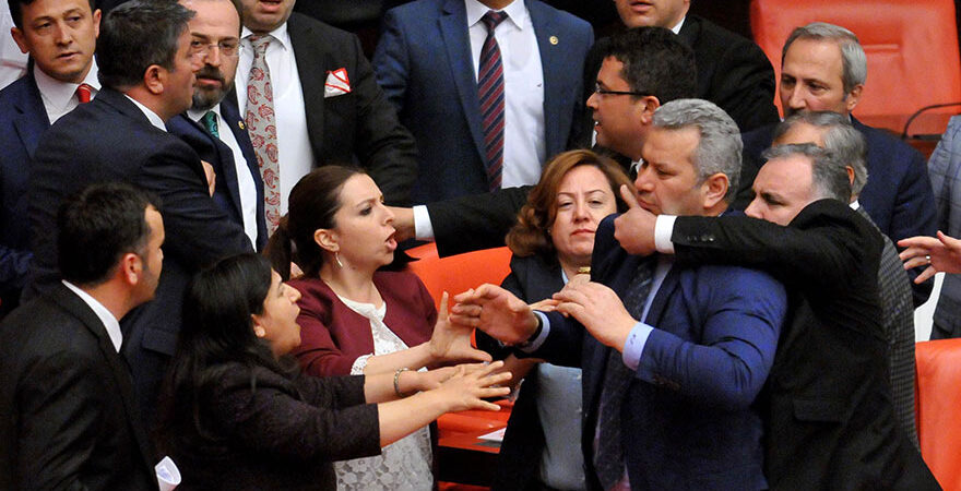 MECLİS FESH EDİLİP, HERŞEY CUMHURBAŞKANI’NA BAĞLANIYOR