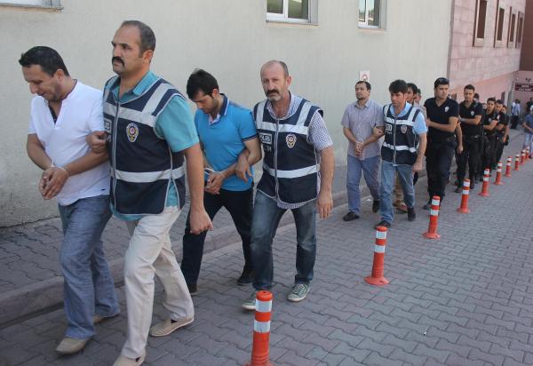 İzmir merkezli 16 ilde cadı avı: 40 gözaltı