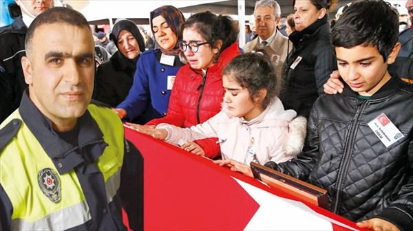 Şehit Polisin kızı Zeynep Dila: Ne olur götürmeyin babamı