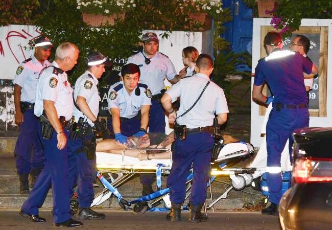 Sydney’de eli baltalı kadın markette dehşet saçtı