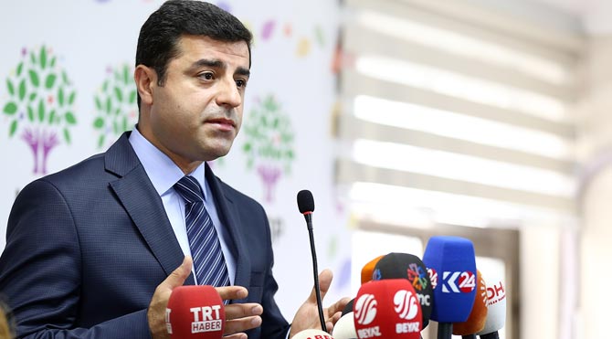Demirtaş’ın fotoğrafını paylaşan muhtar görevden alındı, yerine kayyım atandı