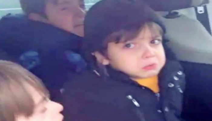 Zulümde sınır tanımayan AKP iktidarı, biri engelli 5 çocuğu kış günü ortada bıraktı
