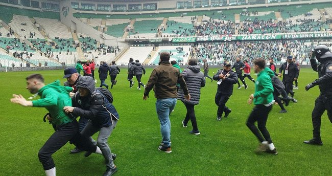 Demirtaş Amedspor’a: Sen muhteşem futbolunu oyna.,Beyaz torosçuların siyasi uzantılarını bize bırak