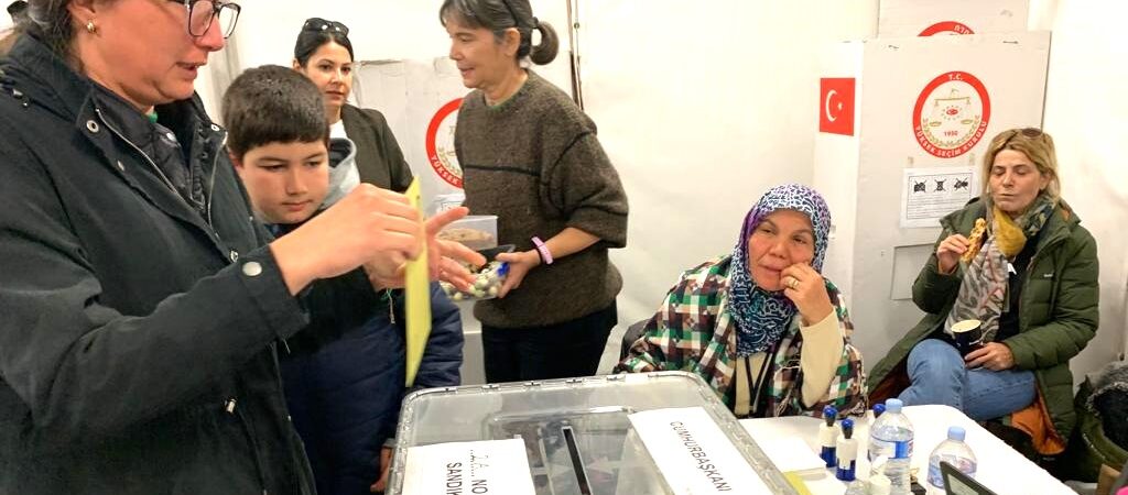 Cumhurbaşkanlık 2.tur oy verme işlemine büyük ilgi: Sydney ve Melbourne’de uzun kuyruklar oluştu