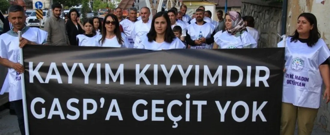 Van halkı, ‘Kayyım gasbı’ ihtimaline karşı soğuk ayaz nöbetinde