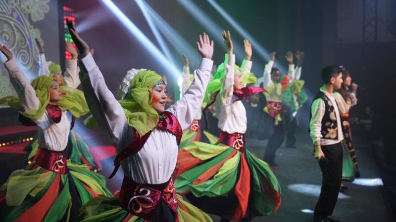 IFLC şöleni Avrupa heyecanı başladı: Şarkı yarışmasının birincisi Kazakistan’dan Timur Duissenbay