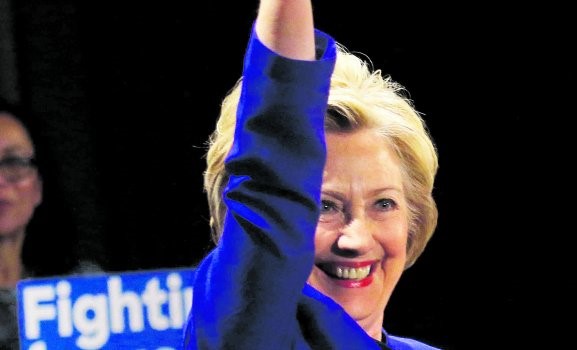 Hillary Clinton zaferini ilan etti !