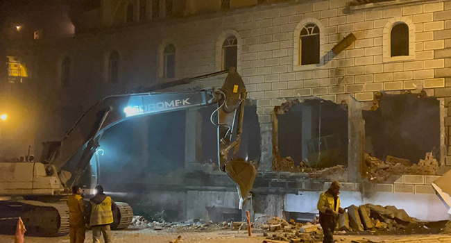 AKP cami yıkan parti olarak tarihe geçecek: 27 yıllık cami, gece geç saatlerde iş makineleriyle yıkıldı