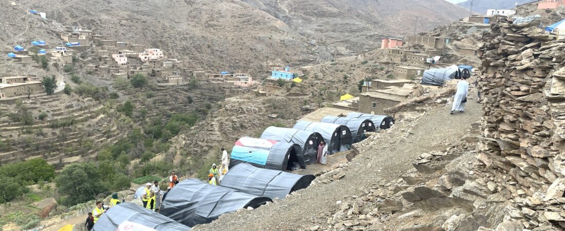 150 çadır 600 yatak ve gıda malzemesi: ARO, Avustralya yardımını, Fas’ın sarp dağlarındaki depremze köylülere ulaştırdı