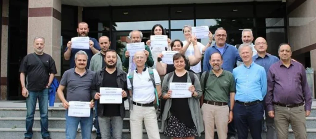 KHK ile ihraç edilen Barış Akademisyeni Güven Bakırezer görevine döndü