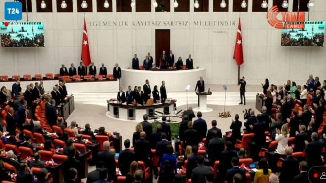 TBMM’de yeni yasama yılı başladı: ‘Ayağa kalkma’ kararına uymayan bazı CHP’liler Erdoğan’ı protesto etti