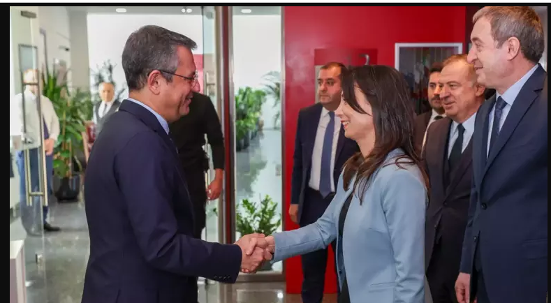 DEM Parti’nin CHP’yi ziyaretinde Kayyım açıklamasını yapan Özel:Van’da çok önemli bir dayanışma sergilendi