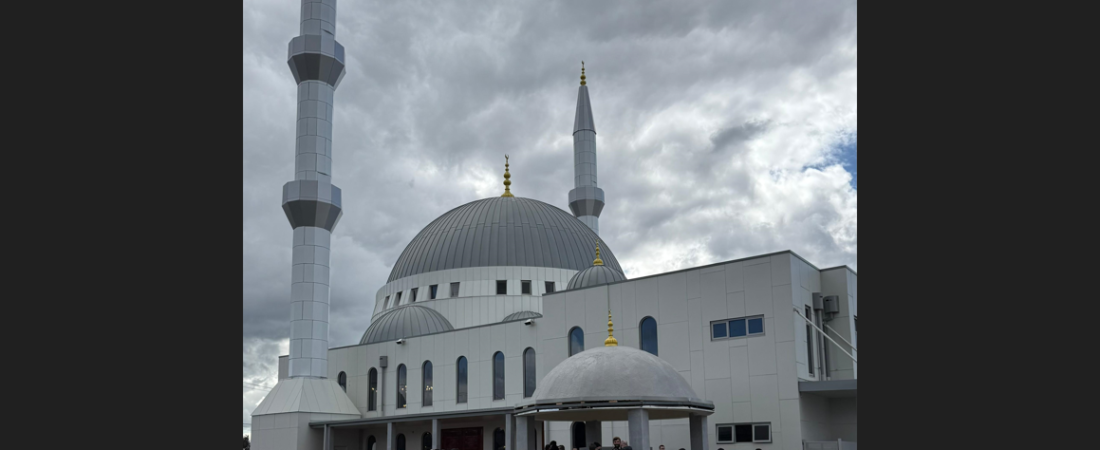 Hizmet Gönüllüleri’nin, inşa ettiği Kuba Camii, ilk Cuma namazıyla ibadete açıldı